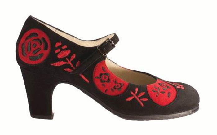 Lunas bordadas. Custom Begoña Cervera Flamenco Shoes